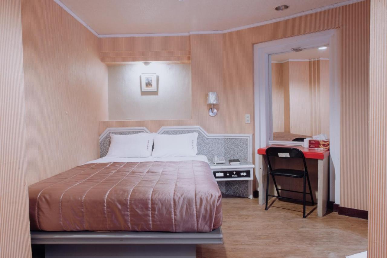 Tong Hsin Hotel Pingtung Экстерьер фото