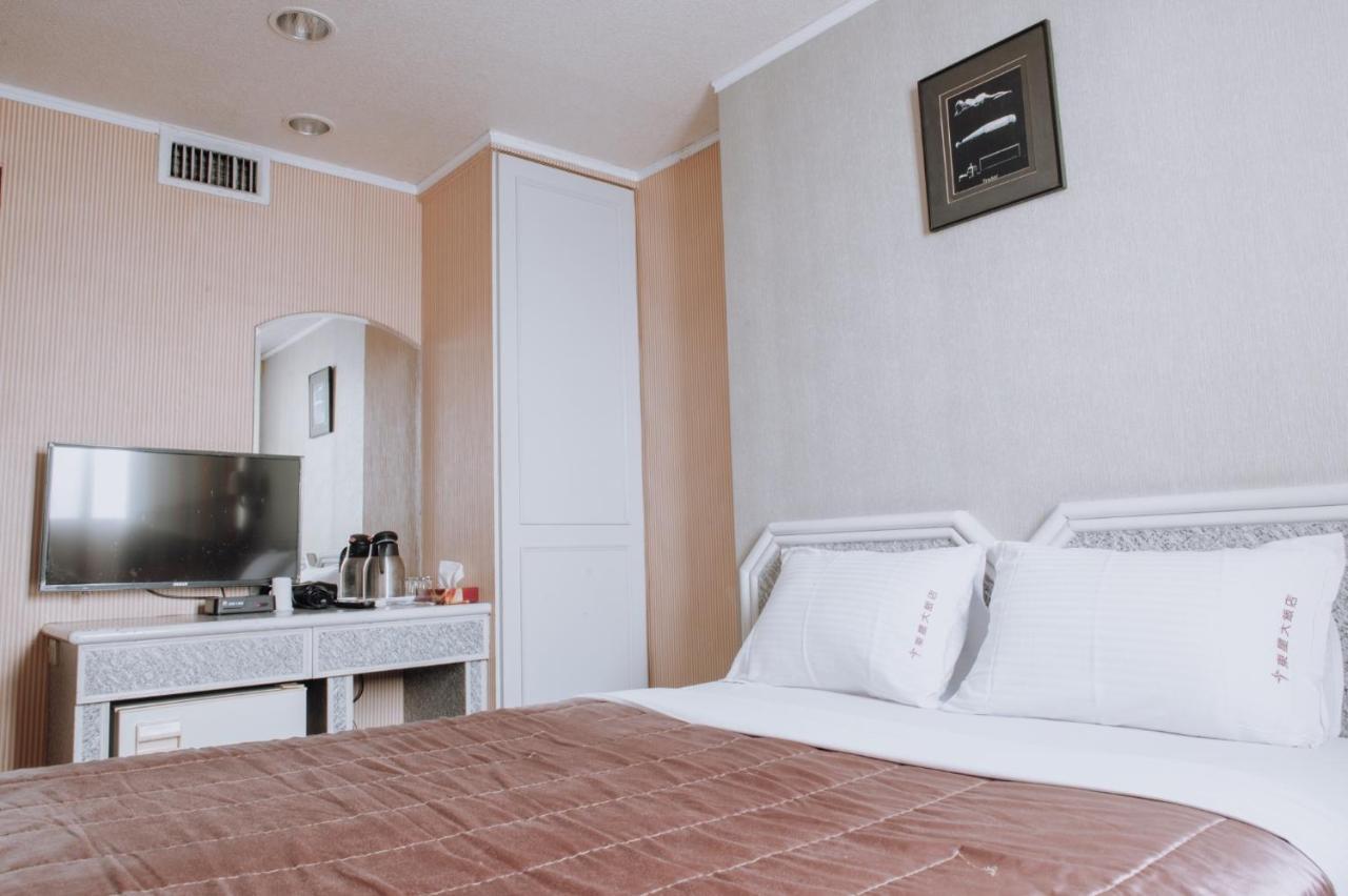 Tong Hsin Hotel Pingtung Экстерьер фото